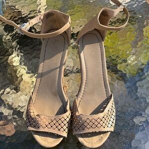 Kenneth Cole Reaction Sole Ness Wedge Sandal Sz 8